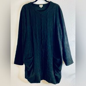 Niche Nilgun Derman Black Raised Pattern 
Tunic Top/Dress